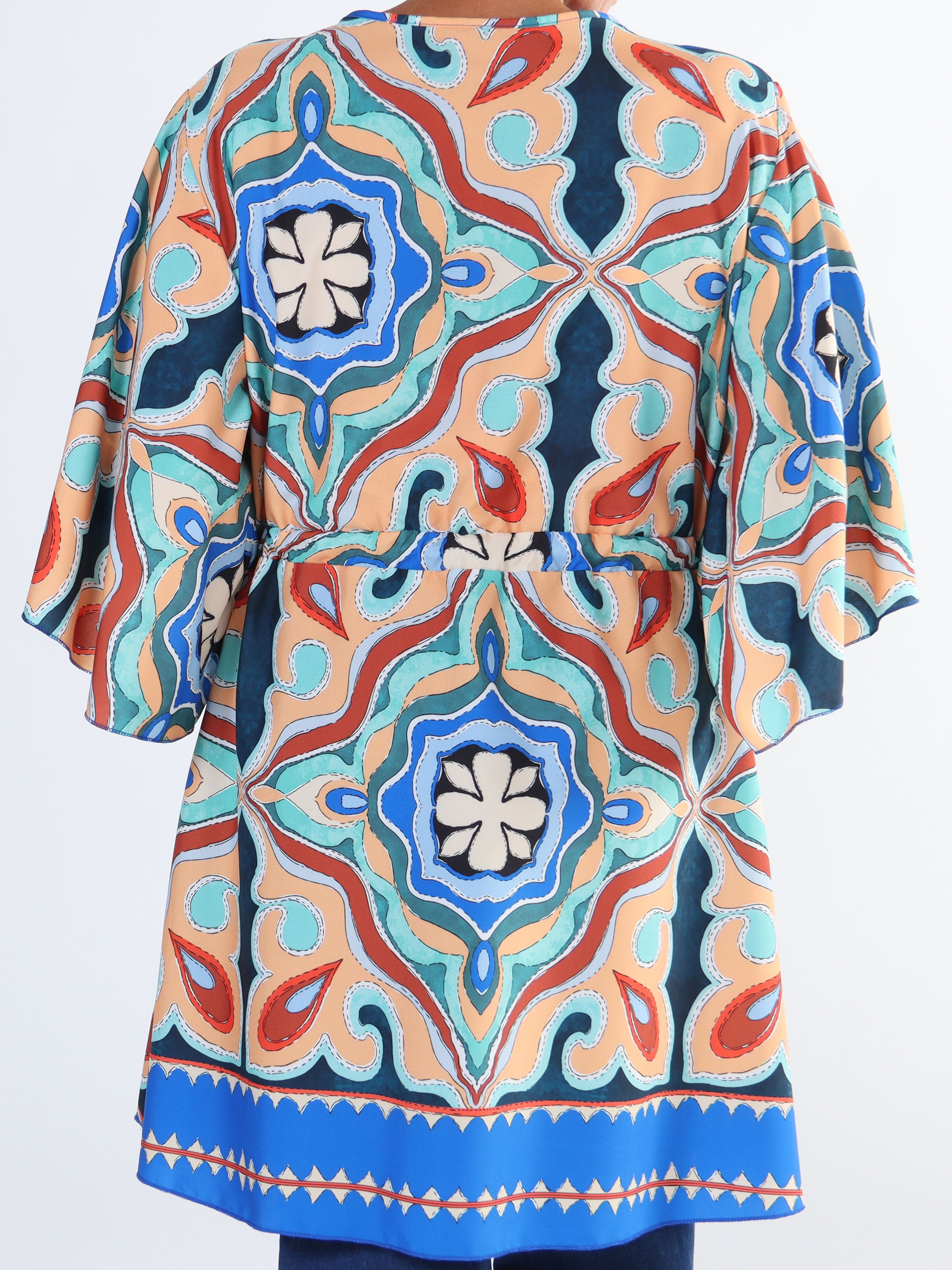 Yeva Tunika - Plus size mønstret tunika med bindebånd